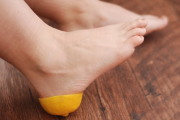 Topuk çatlaklarına limonlu çözüm