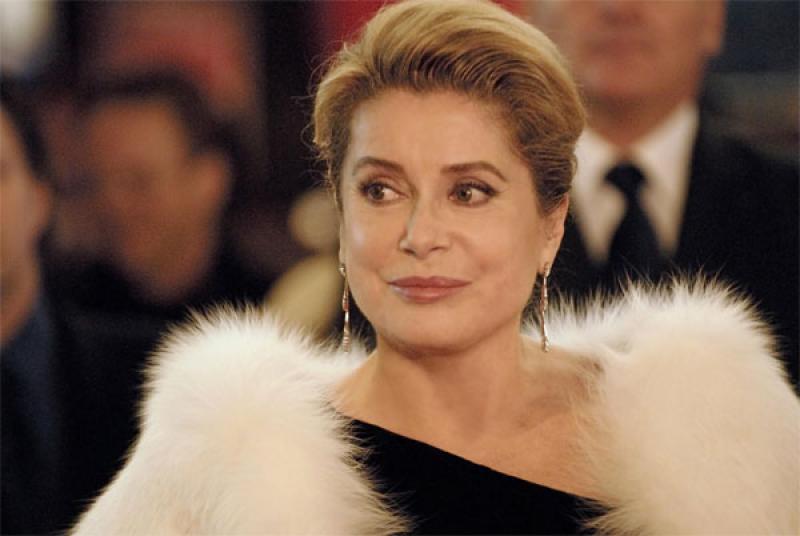 Yaşam boyu başarı ödülü Fransız aktris Catherine Deneuve'ün Yaşam boyu başarı ödülü Fransız aktris Catherine Deneuve'ün