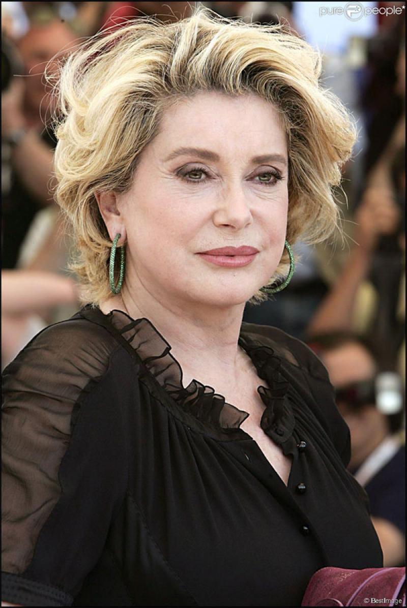 Yaşam boyu başarı ödülü Fransız aktris Catherine Deneuve'ün Yaşam boyu başarı ödülü Fransız aktris Catherine Deneuve'ün